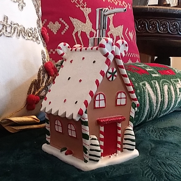 New! GingerBread Home Christmas Decor Hand Soap or lotion Dispenser - Picture 3 of 16